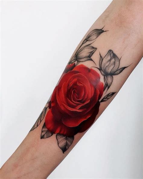 100 tatouages roses pour femmes 2022 .